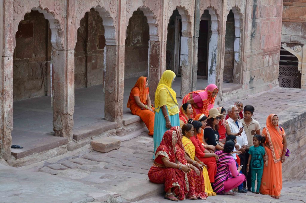 Femmes en sari Fort de Mehrangarh Jodhpur Inde
