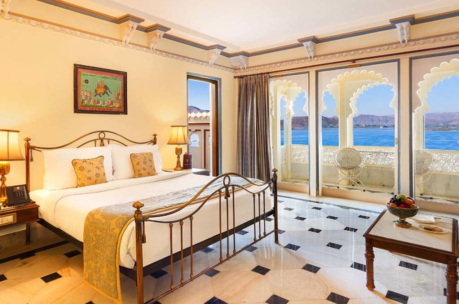 Chambre d'un hotel en Inde avec vue sur le lac d'Udaipur